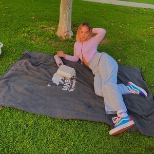 Meet your Posher, Caitlin